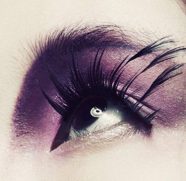 use false eyelashes to make your eyes brighter